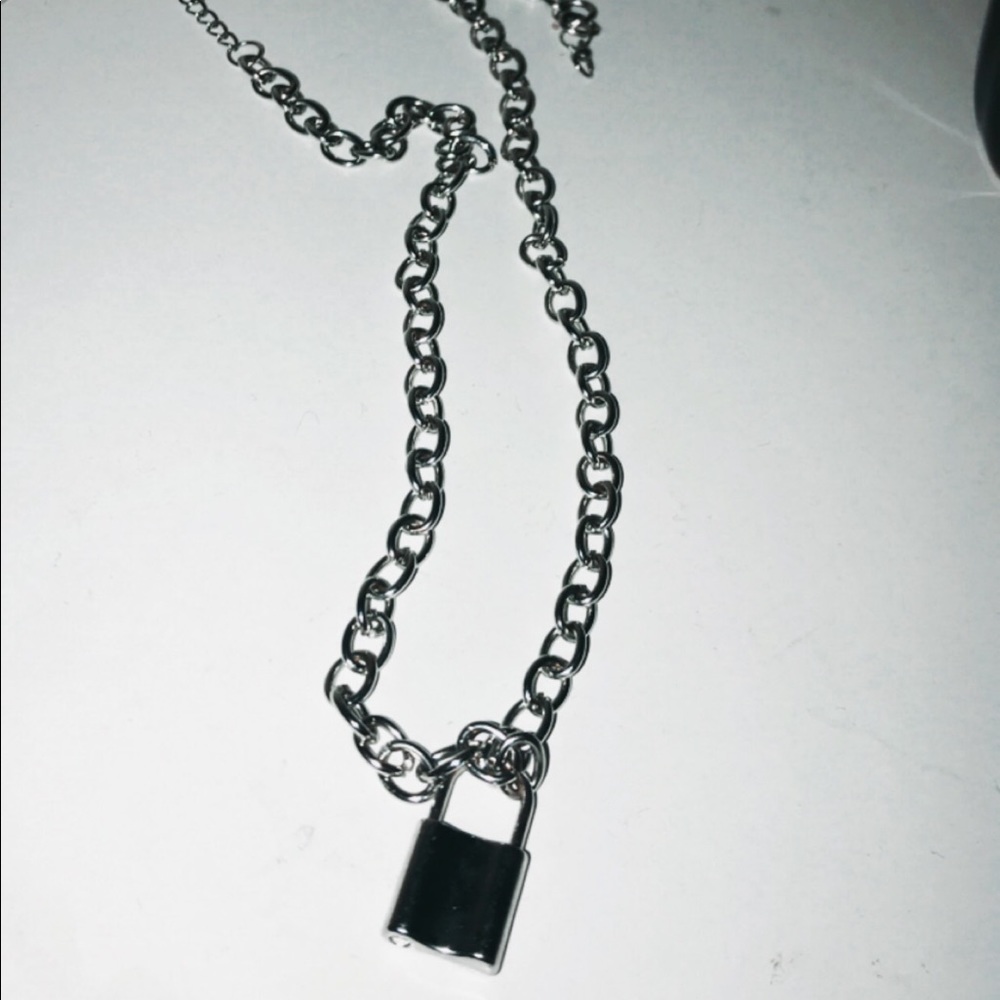 🦋lock chain necklace🦋